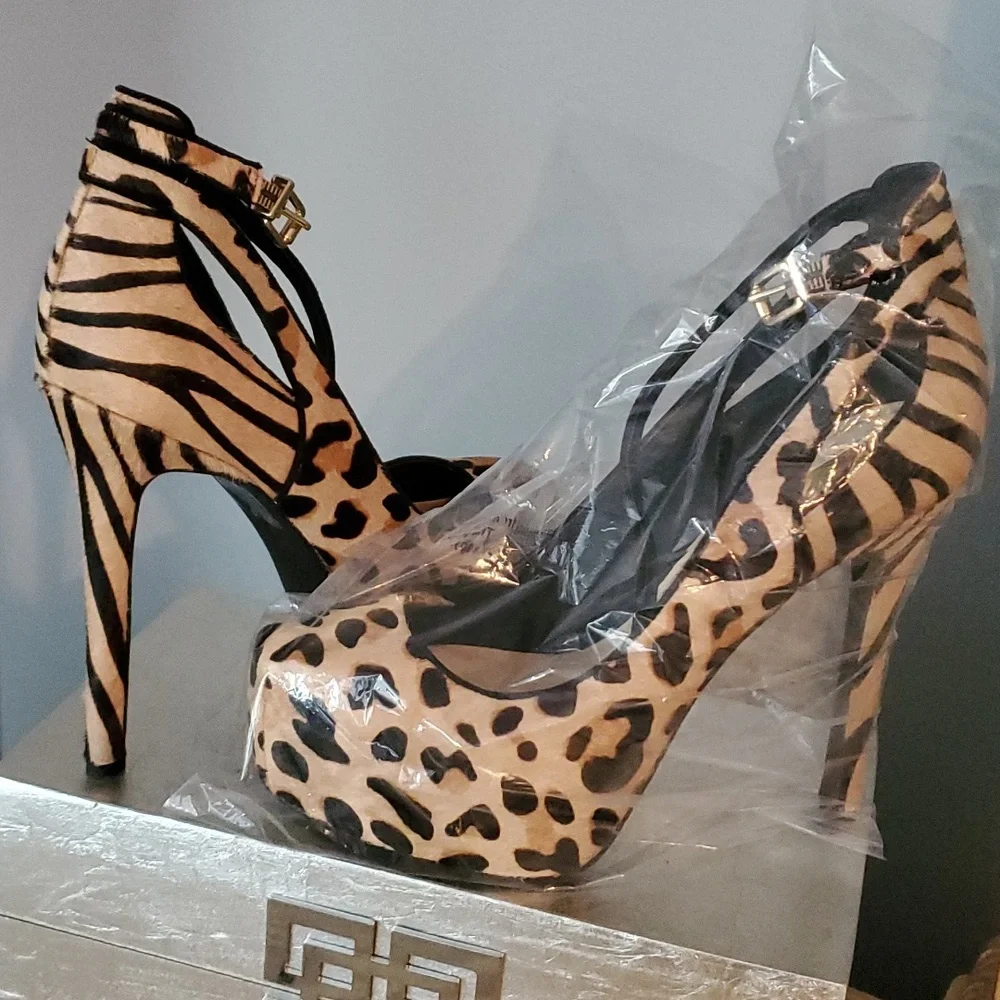 Jessica Simpson, leopard print, stiletto strapped heel, size 9 - Picture 6 of 6